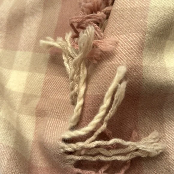 Burberry Vintage 100% Cashmere Made in Scotland Long Scarf w/two-sided fringe - Picture 8 of 12